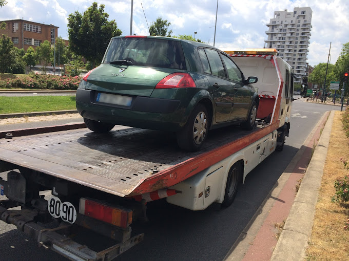 Aperçu des activités de la casse automobile HETTIER située à PARIS 16 (75116)